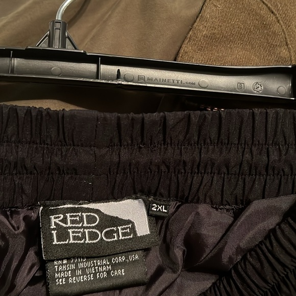 Bundle of men’s snow pants and overalls, - Picture 2 of 7